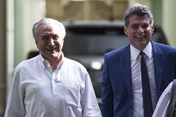 L&iacute;der do governo no Senado afirmou que demiss&atilde;o do ministro Bruno Ara&uacute;jo acabou por "precipitar" o debate