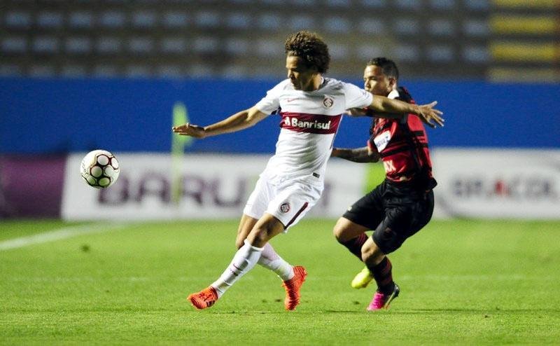 Colorado jogou com pouca inspira&ccedil;&atilde;o, mas conseguiu o 0 a 0 fora de casa para subir