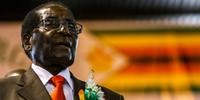 Robert Mugabe estaria preparando renúncia enquanto negocia para que sua mulher saia do país 