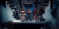 Super-heróis da DC Comics se unem contra destruição da Terra em Liga da Justiça