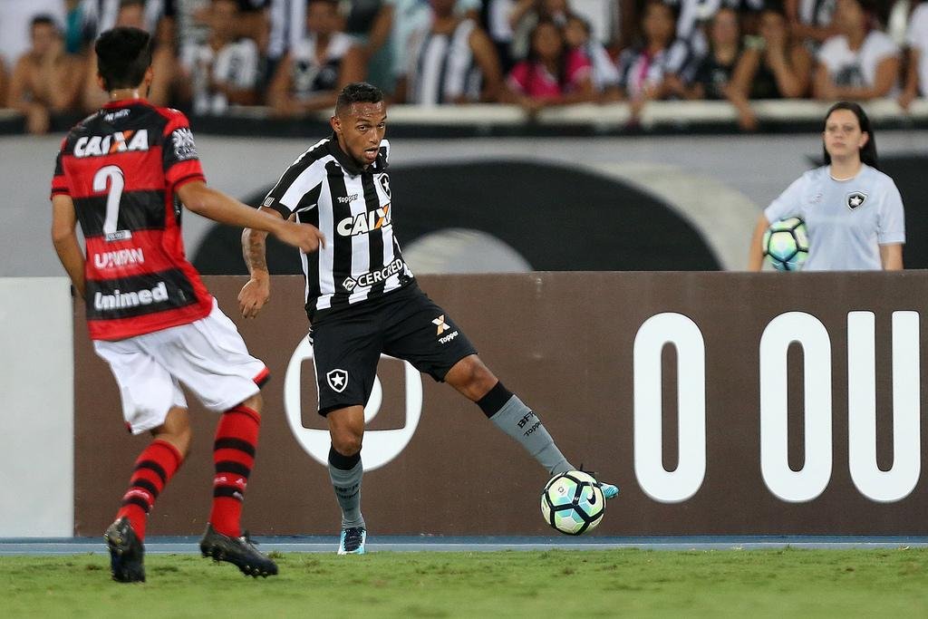Resultado manteve o time goiano com chances matem&aacute;ticas de escapar do rebaixamento