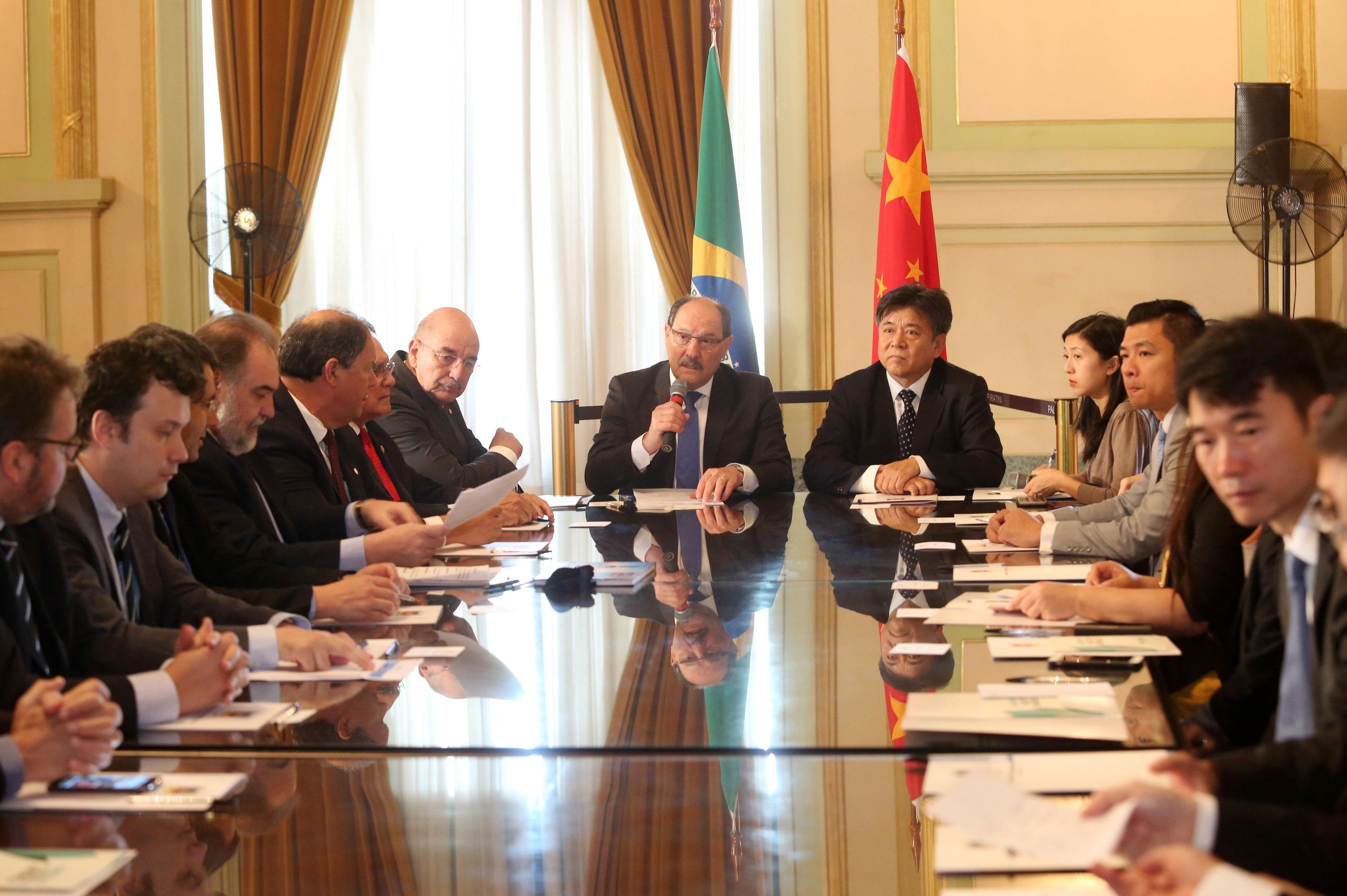 Governo do Estado assinou acordo com chineses para constru&ccedil;&atilde;o de linhas de energia
