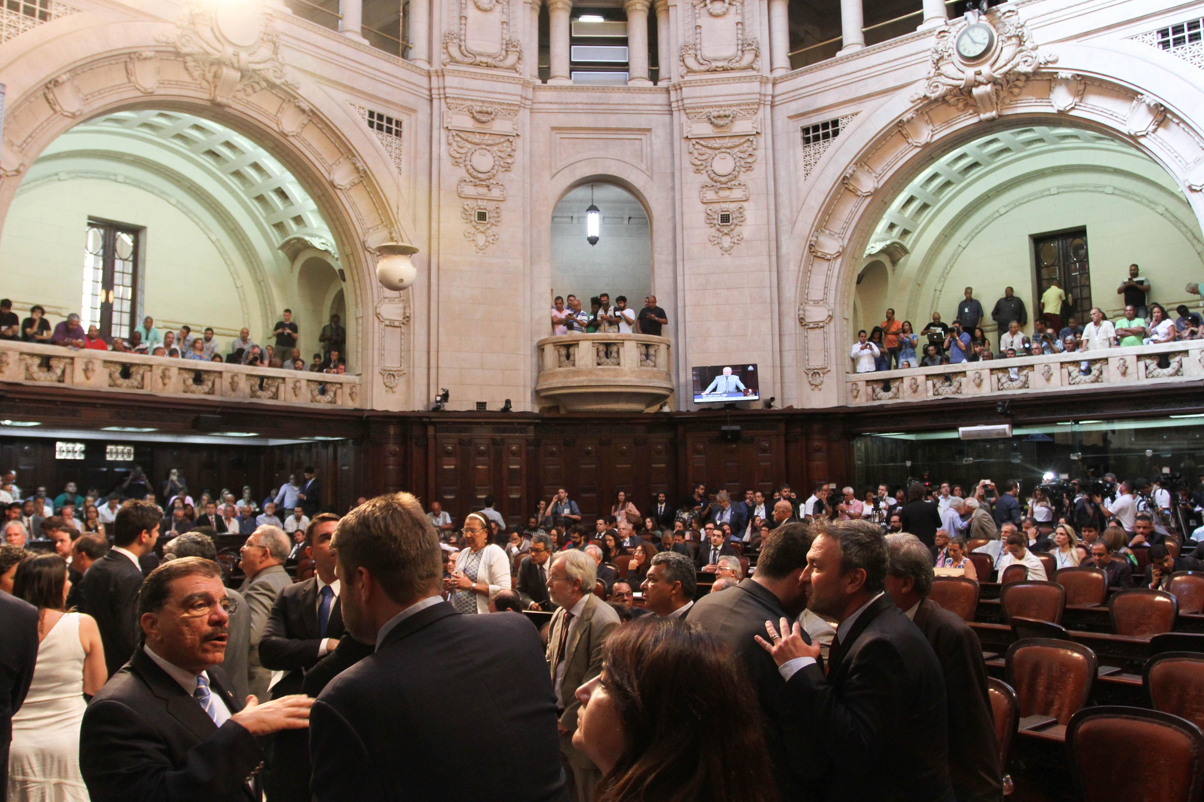  Maioria da Assembleia votou pela pela liberta&ccedil;&atilde;o de parlamentares presos no Rio
