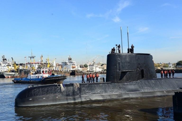Buscas por submarino argentino perdido no Atl&acirc;ntico Sul prosseguem