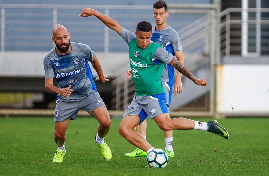 Renato fecha atividade de reservas e esconde escala&ccedil;&atilde;o contra Santos 