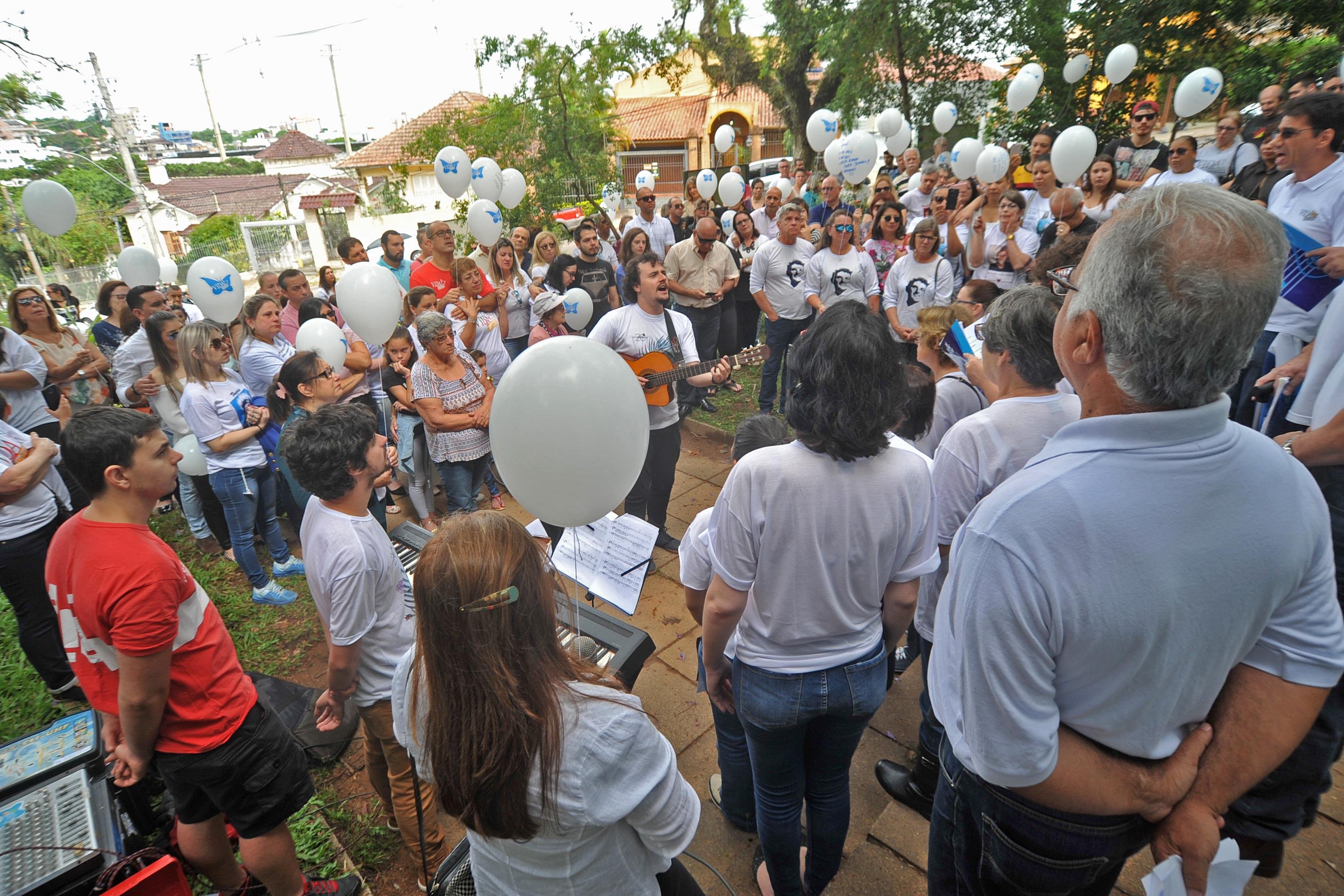 Ato que relembra v&iacute;timas de acidentes de tr&acirc;nsito ocorreu na manh&atilde; deste s&aacute;bado em Porto Alegre