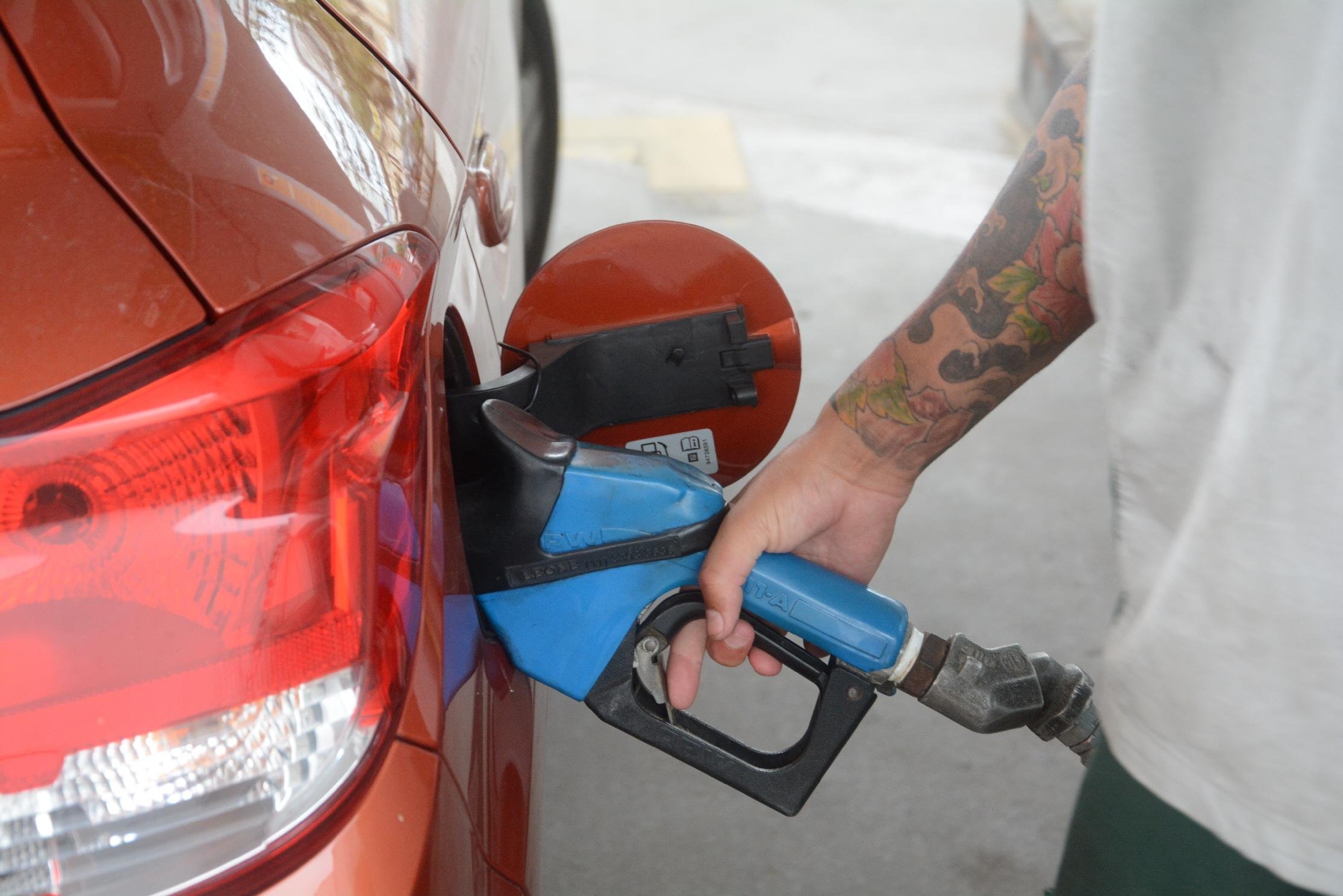 Pre&ccedil;o da gasolina caiu neste s&aacute;bado