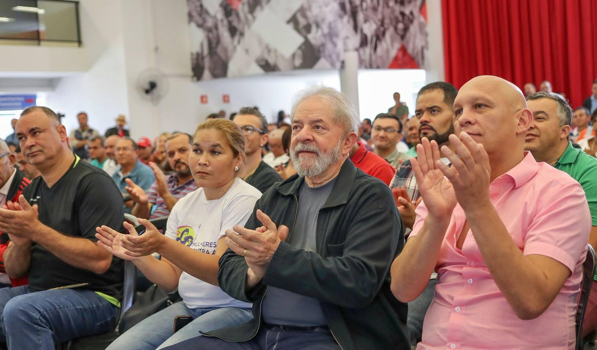 Lula est&aacute; em Bras&iacute;lia para participar do 14&ordm; Congresso do PCdoB