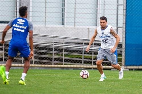 Lateral Ed&iacute;lson falou sobre a ansiedade para final da Libertadores