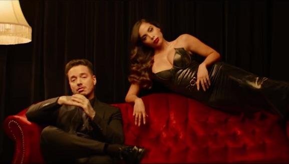 Anitta e J Balvin lan&ccedil;am o clipe do single "Downtown"