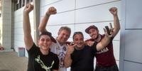 Quarteto de torcedores tenta apoiar o Lanús em Porto Alegre