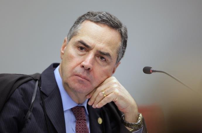 Tend&ecirc;ncia &eacute; que pol&iacute;ticos tenham direito apenas se crimes forem cometidos no exerc&iacute;cio do mandato