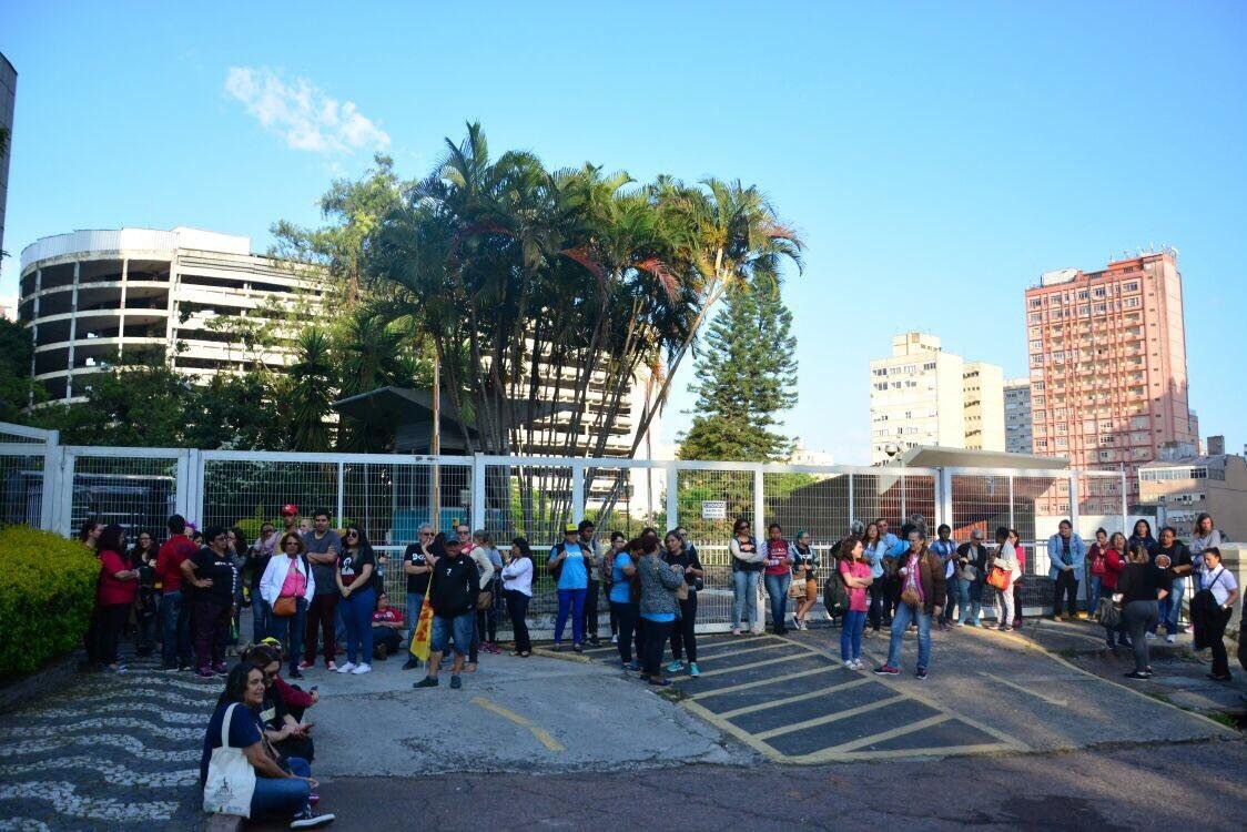  	Casa Legislativa est&aacute; bloqueada desde as 6h50min
