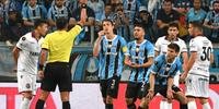 Grêmio analisa medidas jurídicas após arbitragem polêmica 