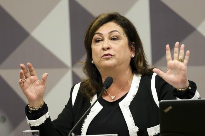 PMDB decide expulsar senadora K&aacute;tia Abreu do partido 