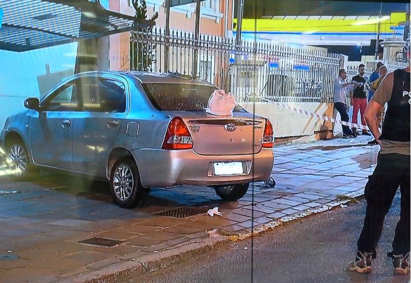 Tentativa de assalto a policial &agrave; paisana termina em tiroteio e morte em Porto Alegre