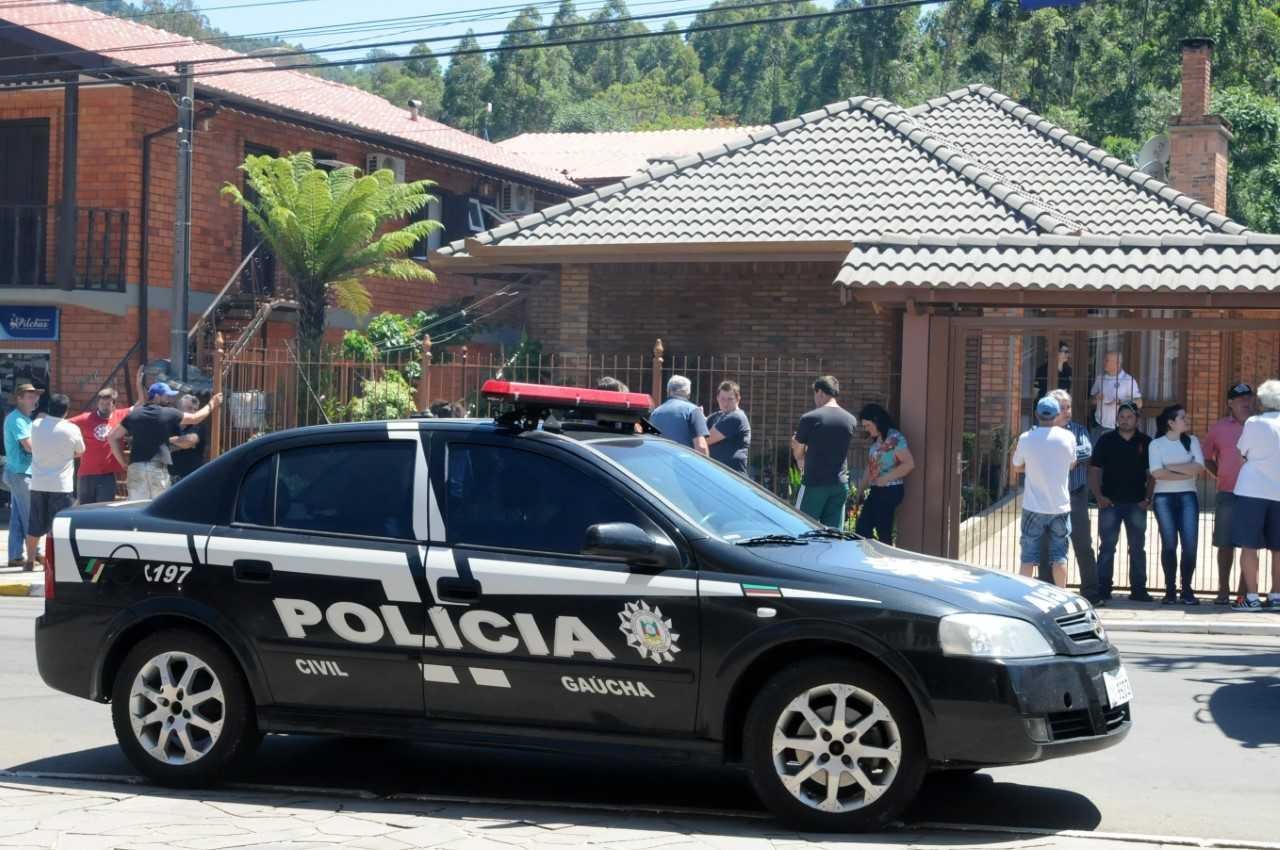 Casa estava toda revirada, o que faz Pol&iacute;cia suspeitar de latroc&iacute;nio (roubo seguido de morte)