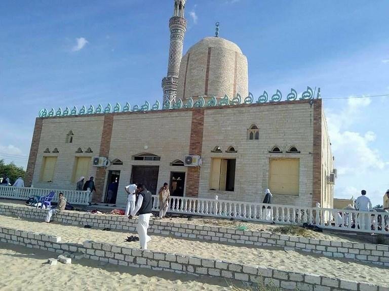Sobe para 235 n&uacute;mero de mortos em ataque &agrave; mesquita do Sinai eg&iacute;pcio