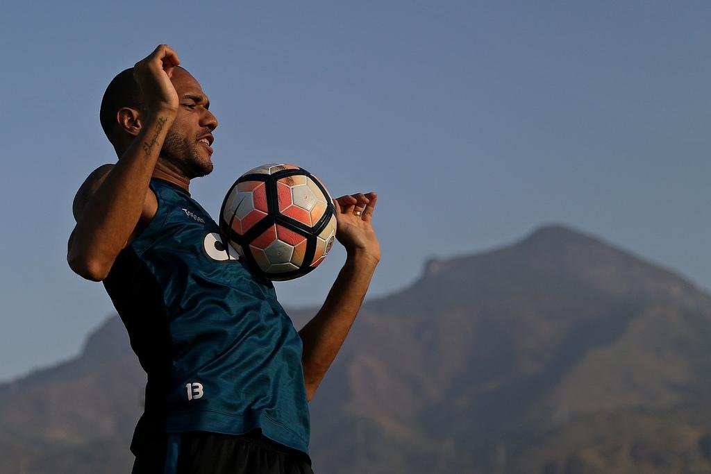 Roger &eacute; o primeiro refor&ccedil;o do Inter para a temporada 2018