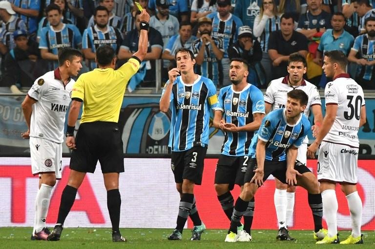 Conmebol recusou pedido do Gr&ecirc;mio para retirar cart&atilde;o de Kannemann