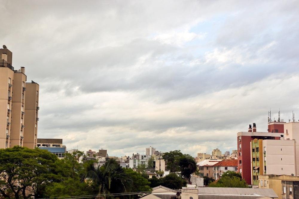 Porto Alegre ter&aacute; ter&ccedil;a-feira de sol e nuvens 