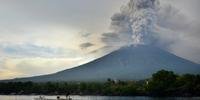 Milhares de habitantes deixaram suas casas nos arredores do vulcão Agung