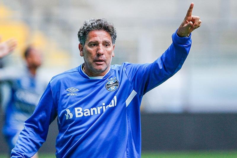 Romildo garantiu que quer manter Renato independente do t&iacute;tulo
