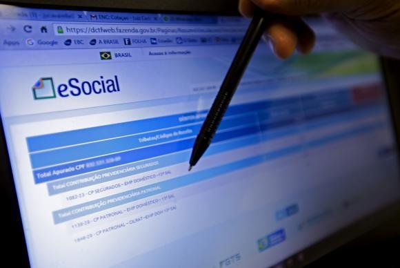 O eSocial ser&aacute; implantado para empresas com faturamento anual superior a R$78 milh&otilde;es a partir do dia 8 de janeiro de 2018