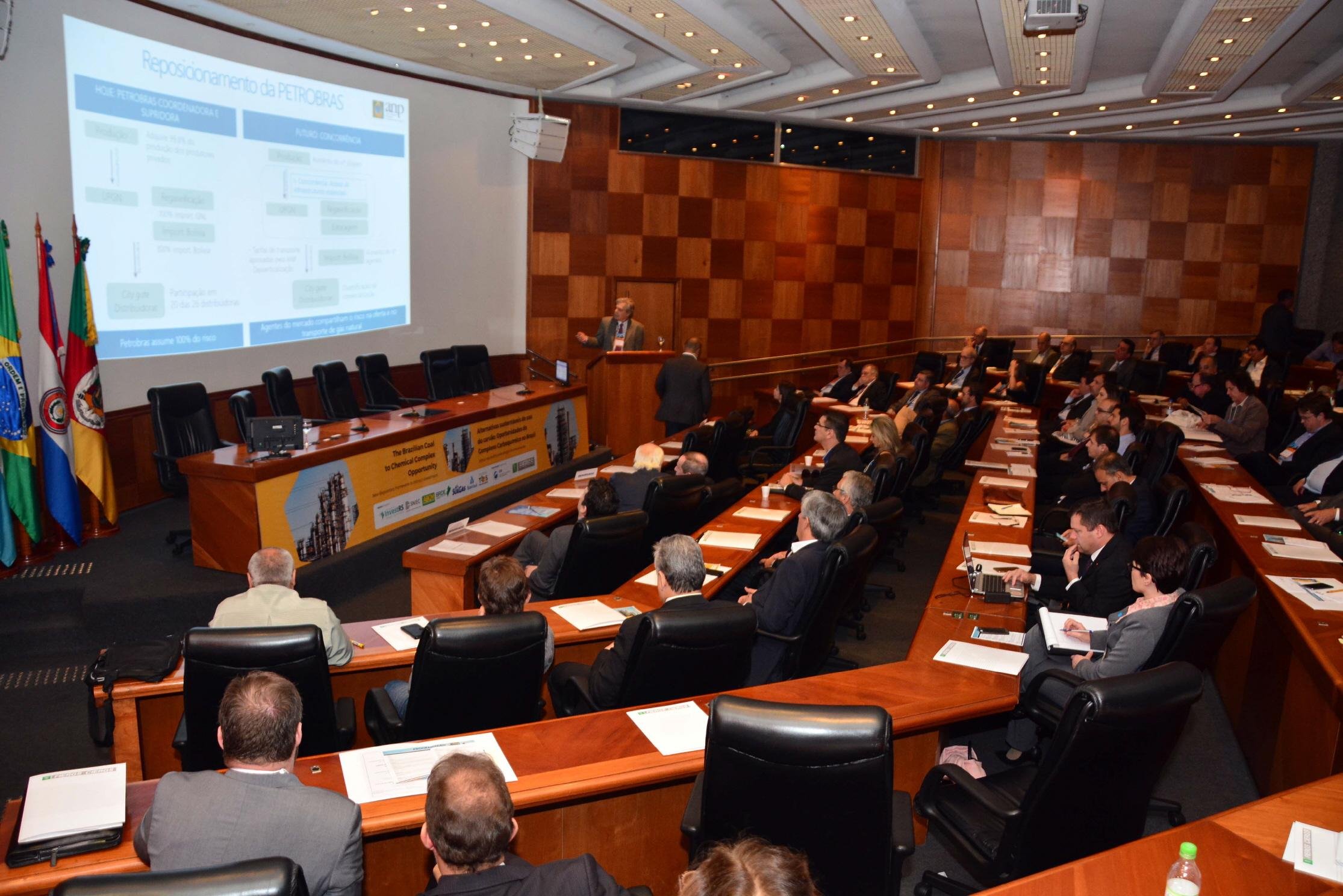 Semin&aacute;rio na Fiergs debateu alternativas sustent&aacute;veis do uso do carv&atilde;o