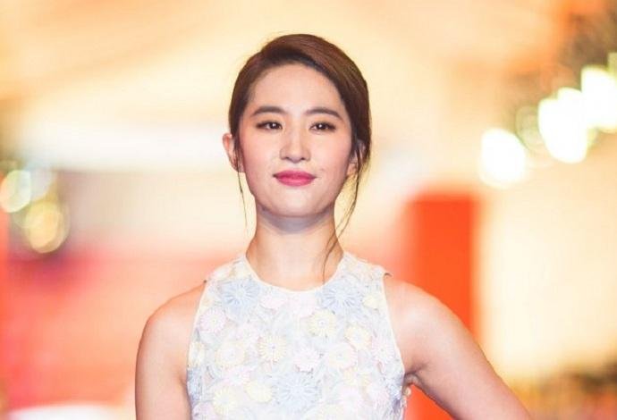 Liu Yifei tamb&eacute;m &eacute; conhecida como Crystal Liu