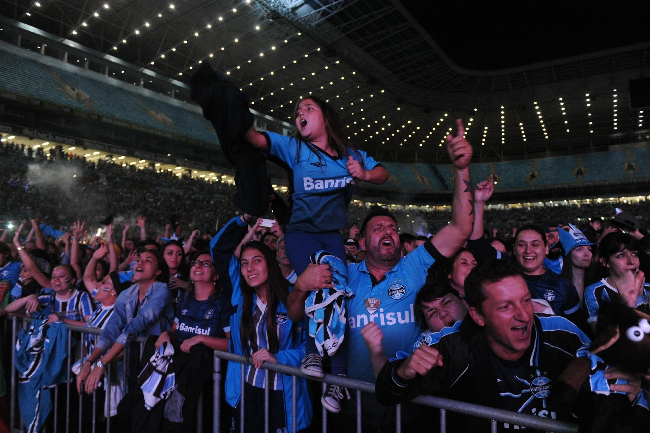 Arena lotada ajudou empurrar o Gr&ecirc;mio rumo ao tri da Libertadores