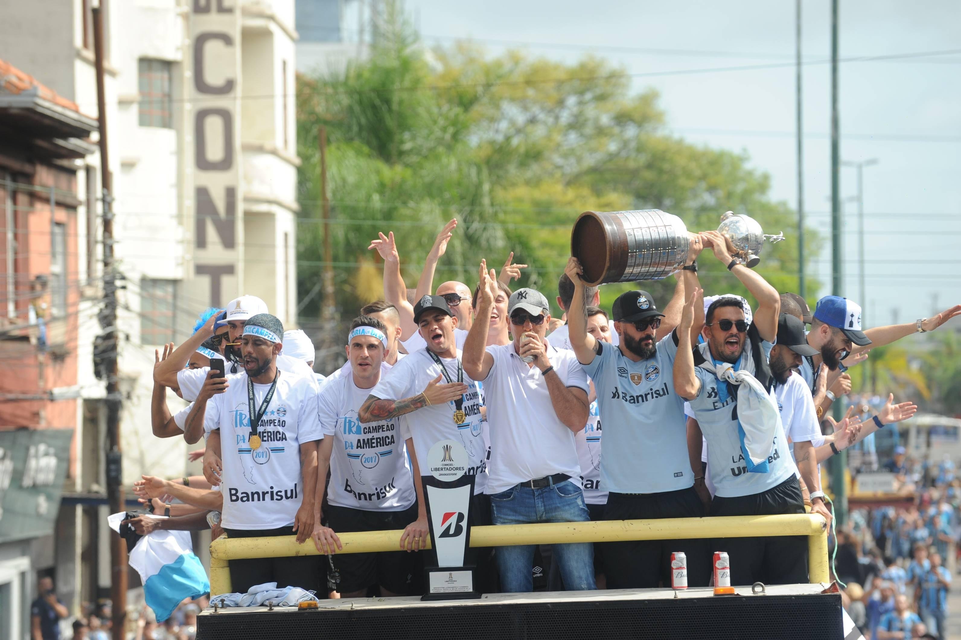 Acompanhe: Gr&ecirc;mio celebra t&iacute;tulo da Libertadores da Porto Alegre 