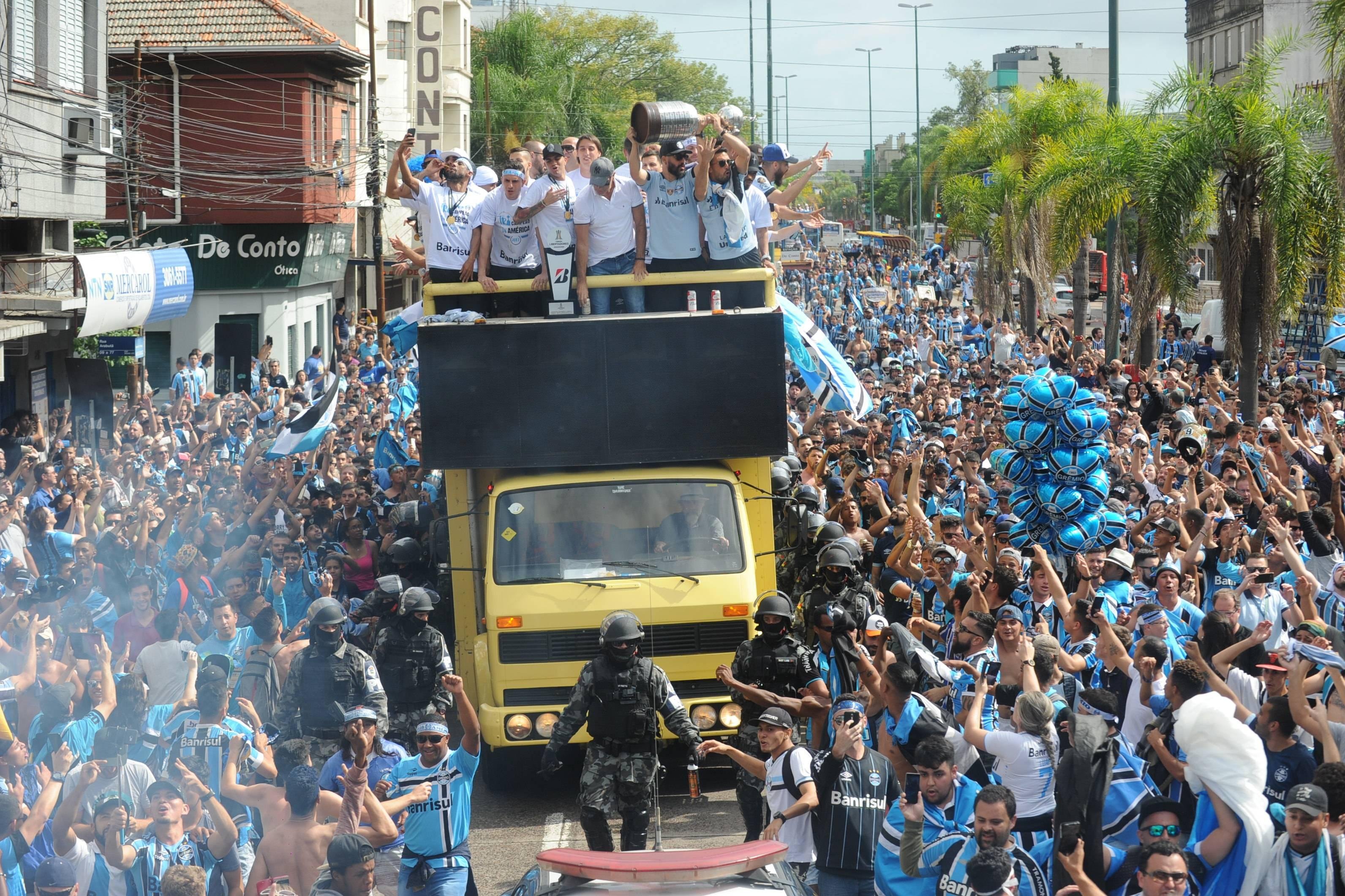 Lista do Gr&ecirc;mio tem presen&ccedil;a de Maicon e aus&ecirc;ncias de C&iacute;cero e Cristian	