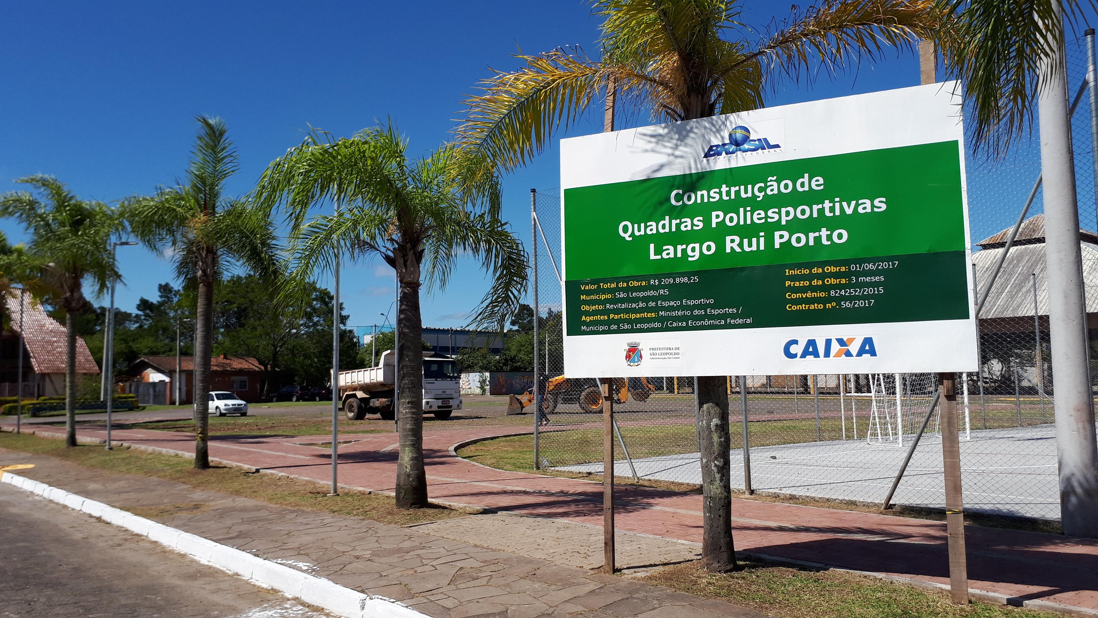 Quadras poliesportivas e pista de caminhada foram constru&iacute;das, al&eacute;m de novo sistema de ilumina&ccedil;&atilde;o