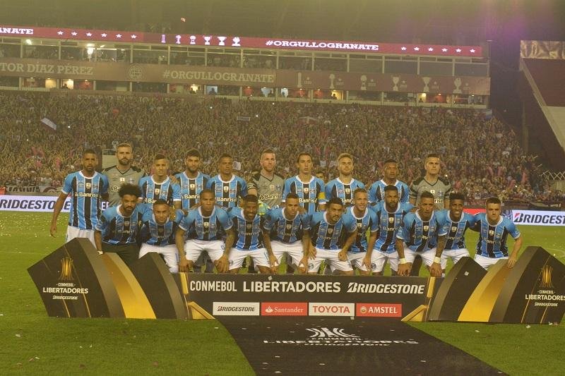 Gr&ecirc;mio mudou metade do time da Copa do Brasil para a Libertadores