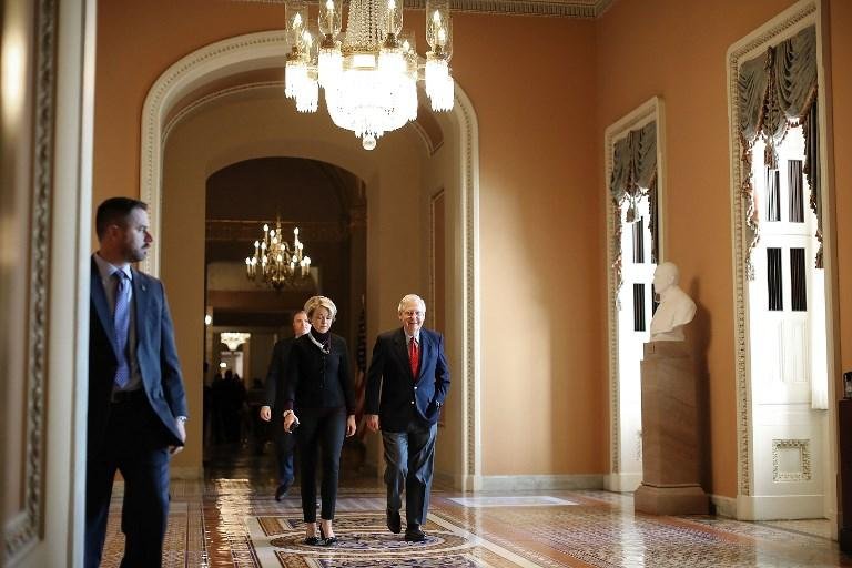 L&iacute;der da maioria republicana no Senado, Mitch McConnell, se dirige para a vota&ccedil;&atilde;o