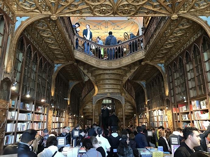 Procurada por mais de quatro mil turistas todos os meses, livraria serviu de inspira&ccedil;&atilde;o para a saga Harry Potter