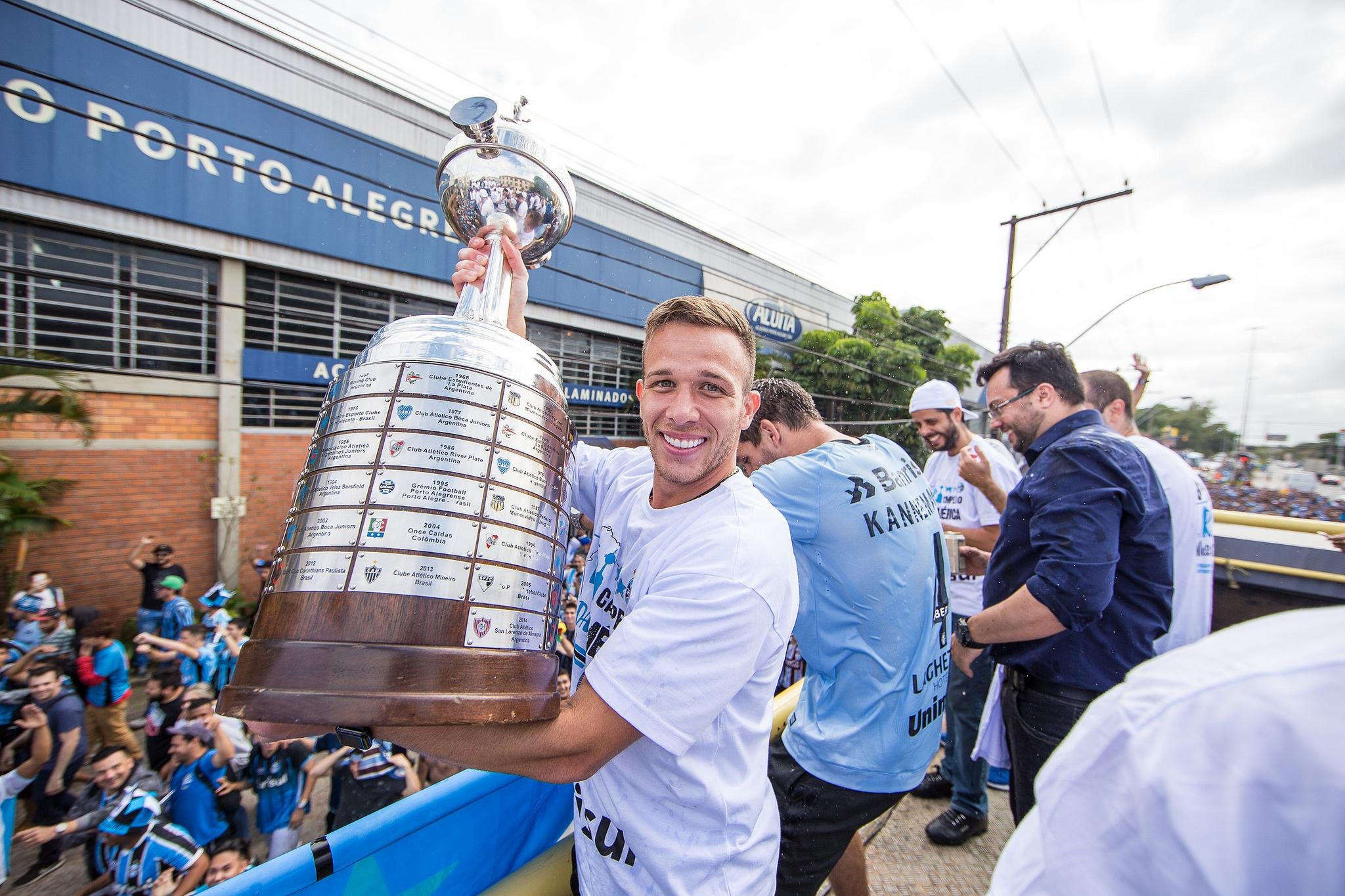 Campe&atilde;o da Libertadores, Arthur ficar&aacute; fora do Mundial de Clubes