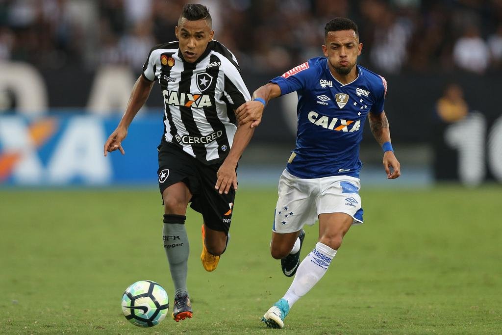 Desclassifica&ccedil;&atilde;o foi confirmada ap&oacute;s o t&eacute;rmino da partida, quando a Chapecoense marcou o gol da virada sobre o Coritiba