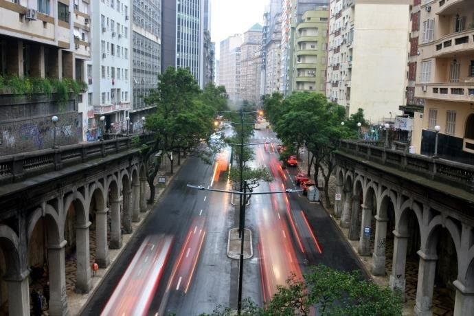 Atmosfera continua inst&aacute;vel, logo, permanece a chance de chuva