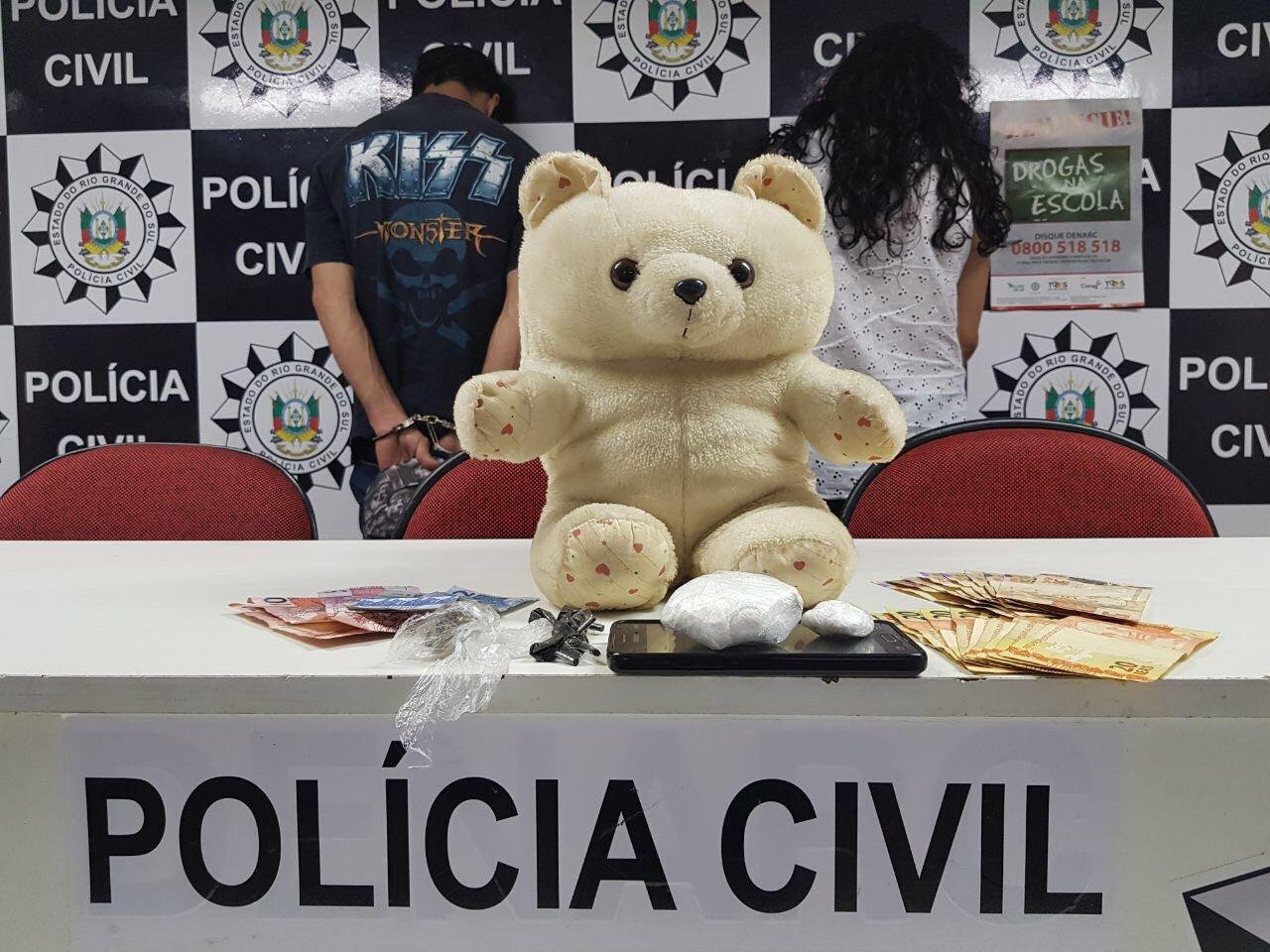 Drogas eram escondidas dentro do urso de pel&uacute;cia