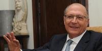 Alckmin terá de decidir sobre Aécio e falta de agenda, diz Bolívar Lamounier