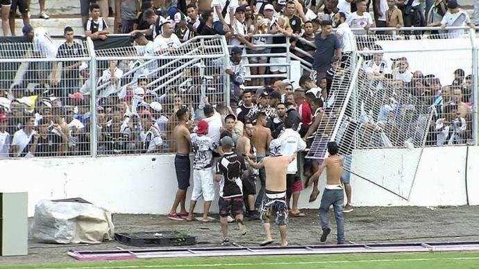 Ponte Preta foi punida com cinco jogos com port&otilde;es fechados 