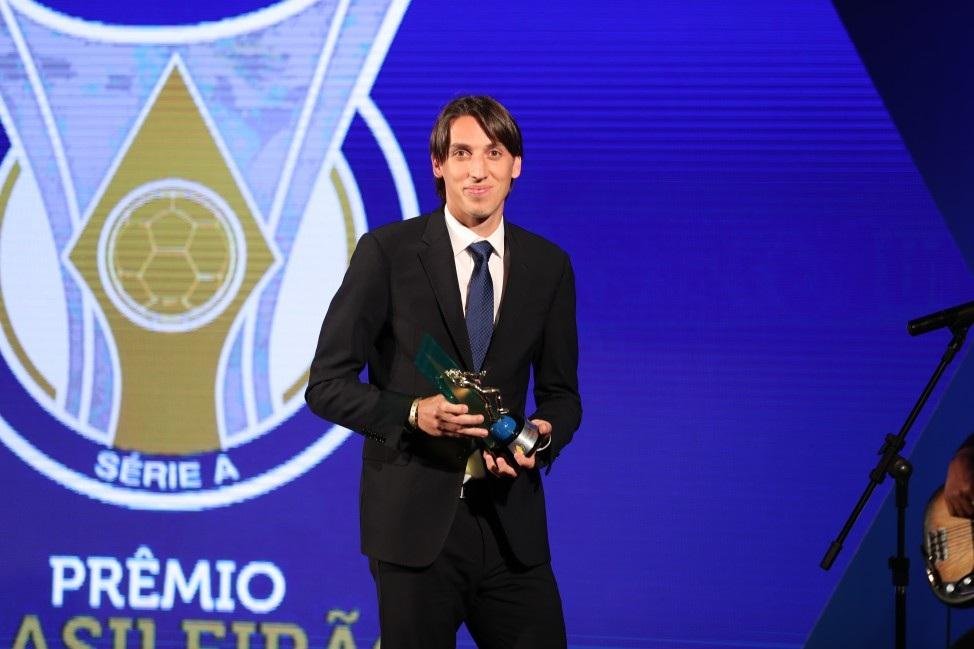 Corinthians teve maior n&uacute;mero de escolhidos e Carille como t&eacute;cnito do ano