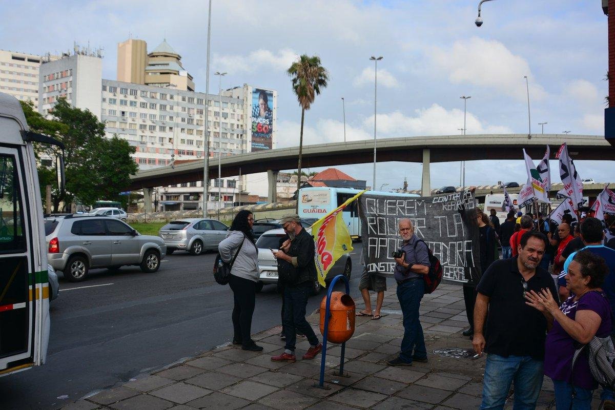 Manifestantes protestam contra a reforma da Previd&ecirc;ncia