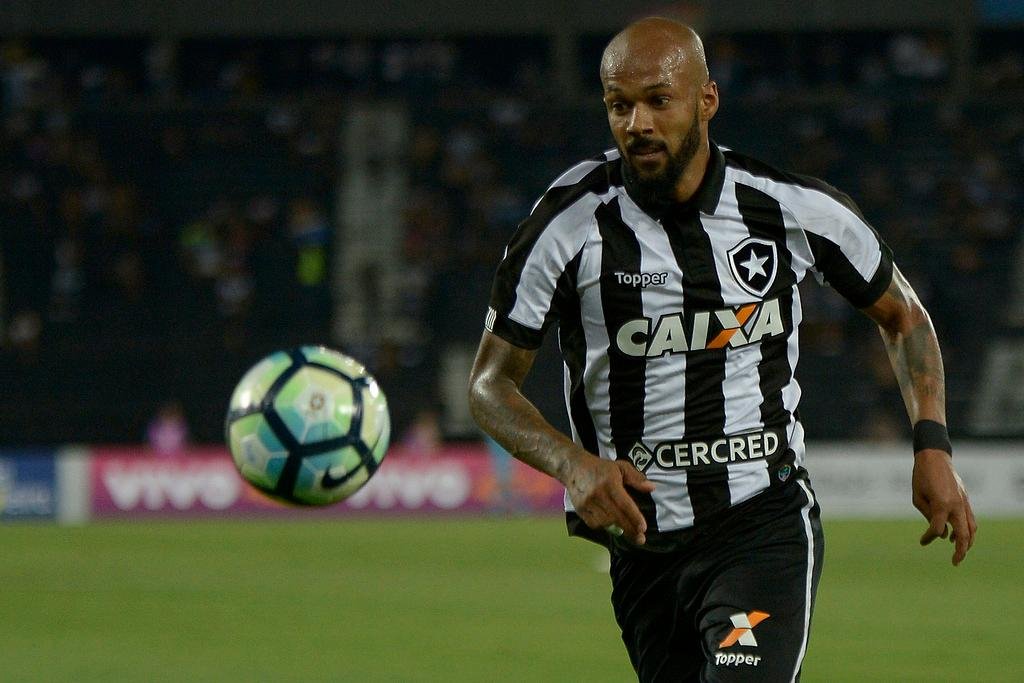 Bruno Silva negocia com o Cruzeiro e quer cumprir contrato com o Botafogo