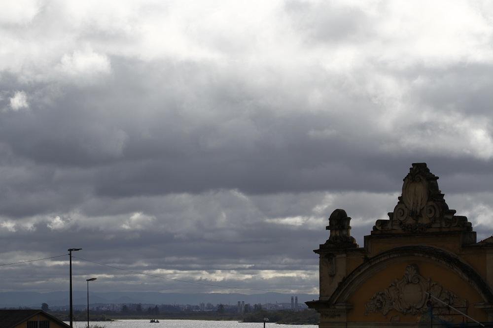 Porto Alegre deve ter quarta com sol entre nuvens 