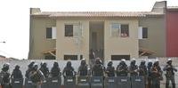Cerca de 450 policiais militares cumprem reintegração de posse no Porto Seco