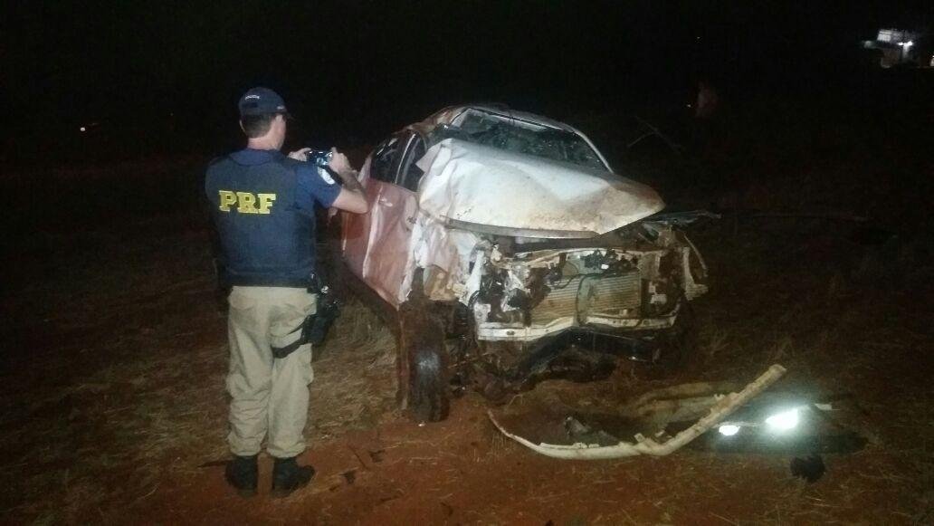 Caminhonete saiu da pista e capotou no km 497 da BR 285