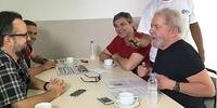 Em caravana no Rio, Lula diz que problema do Brasil não é a Previdência
